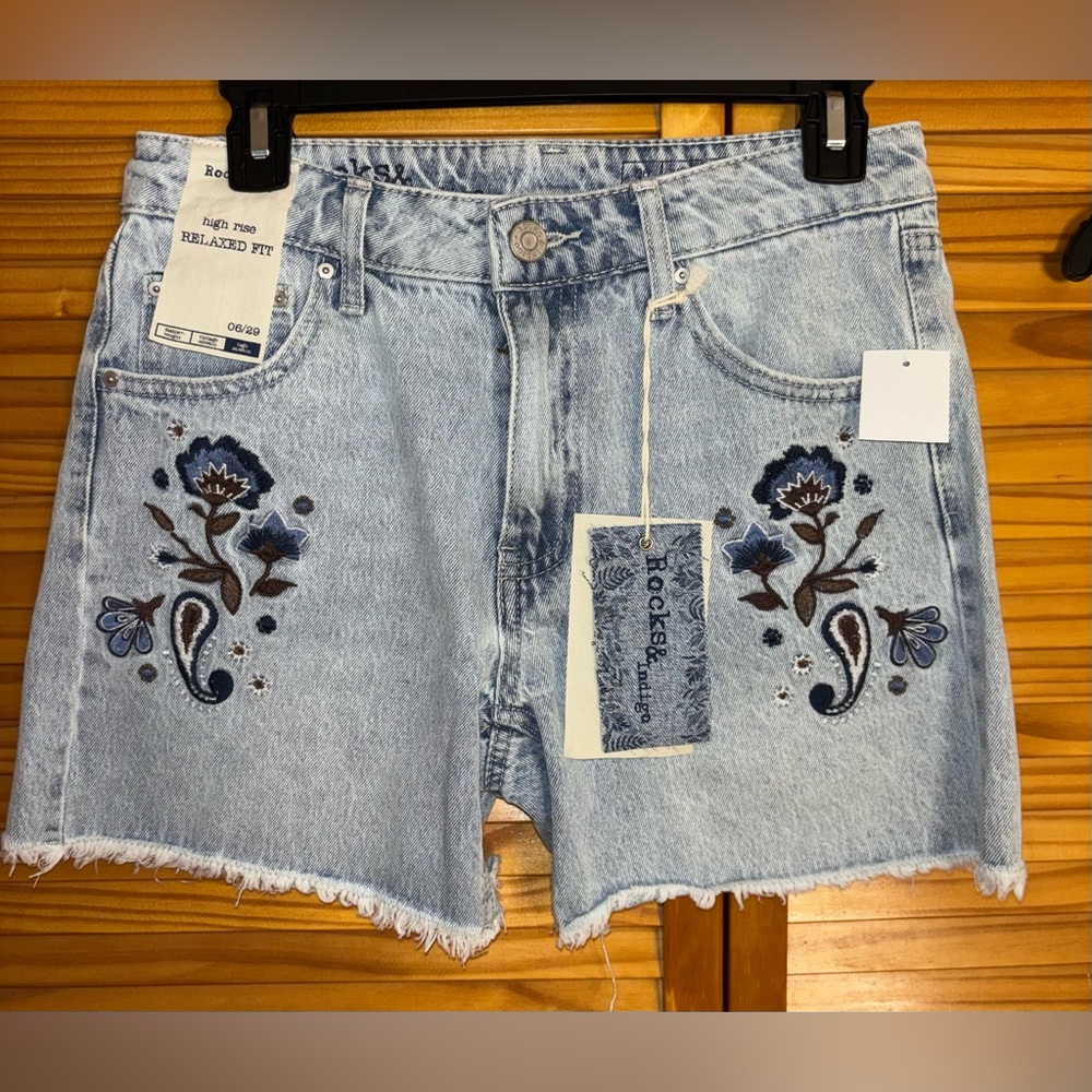 Floral Embroidered Light Blue Denim Shorts - Picture 4 of 5